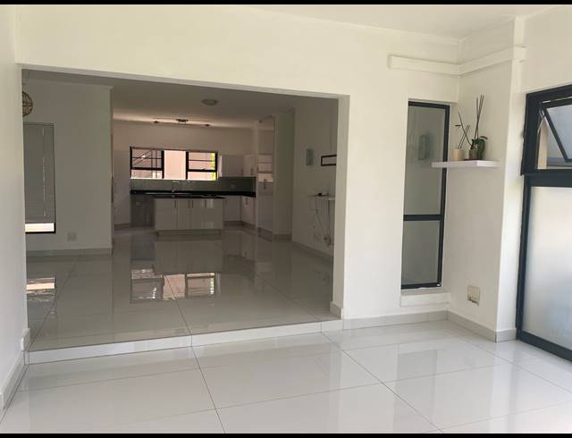 3 BEDROOM APARTMENT FOR SALE IN PALM LAKES ESTATE